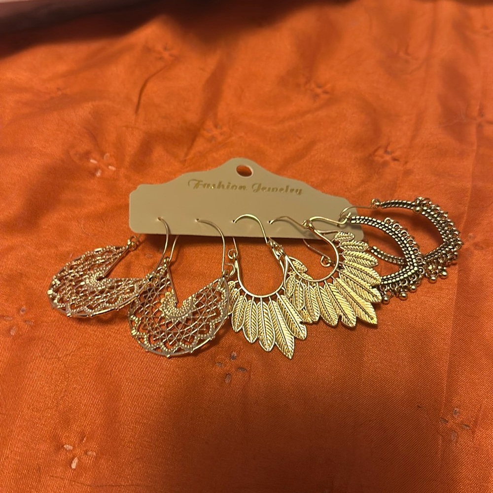 NWT bohemian Dangle earrings